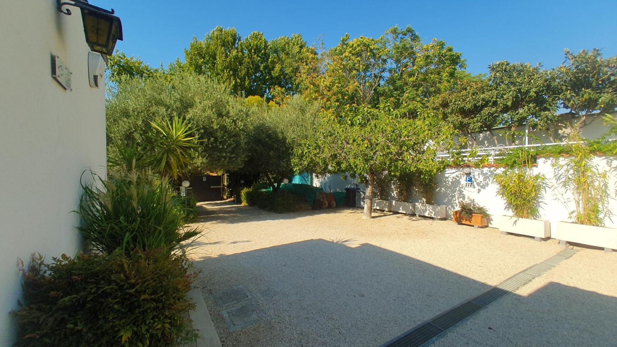 Apartment Lilli Urban Garden - Private Garden And Reserved Free Parking In Detached House Surrounded By The Greenery Of *