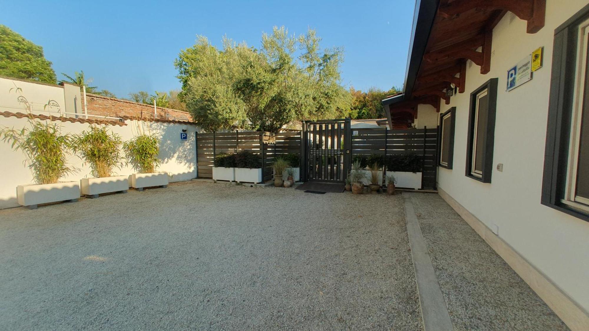 Appartamento Lilli Urban Garden - Private Garden And Reserved Free Parking In Detached House Surrounded By The Greenery Of Roma