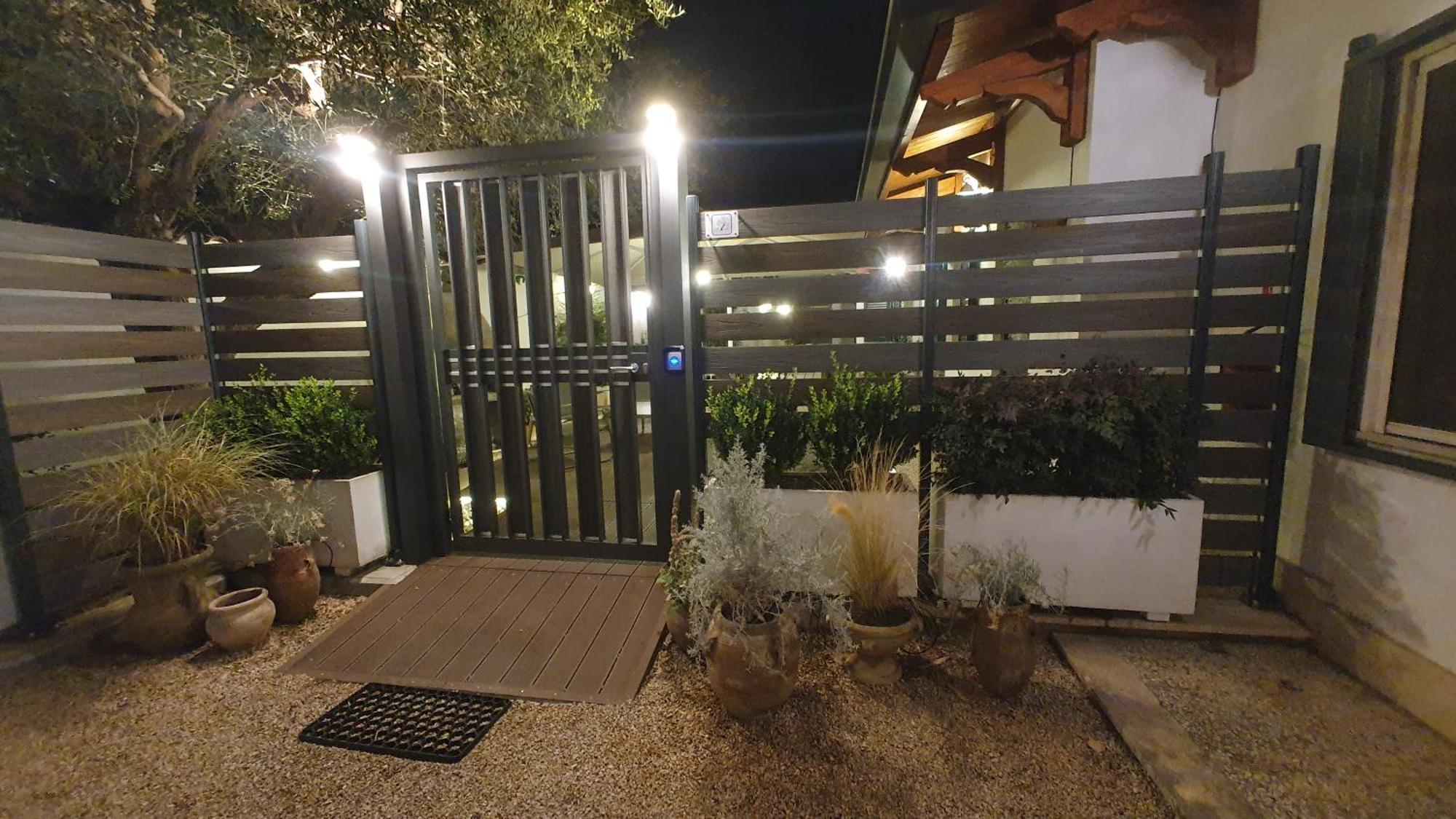Lilli Urban Garden - Private Garden And Reserved Free Parking In Detached House Surrounded By The Greenery Of Appartamento Roma